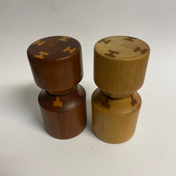 Nissen salt and pepper grinders