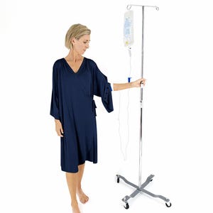 Bata de hospital con mangas a presión y bolsillos interiores, regalo posoperatorio para mujeres, regalo de histerectomía para mujeres, regalo de cáncer de mama para pacientes.