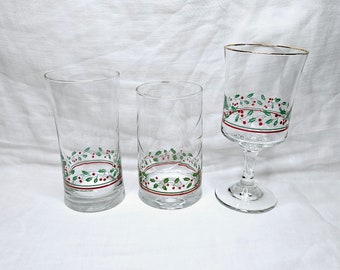 Arby's Vintage Christmas Glass Set: Holly Berry Sprig, Gold Rim