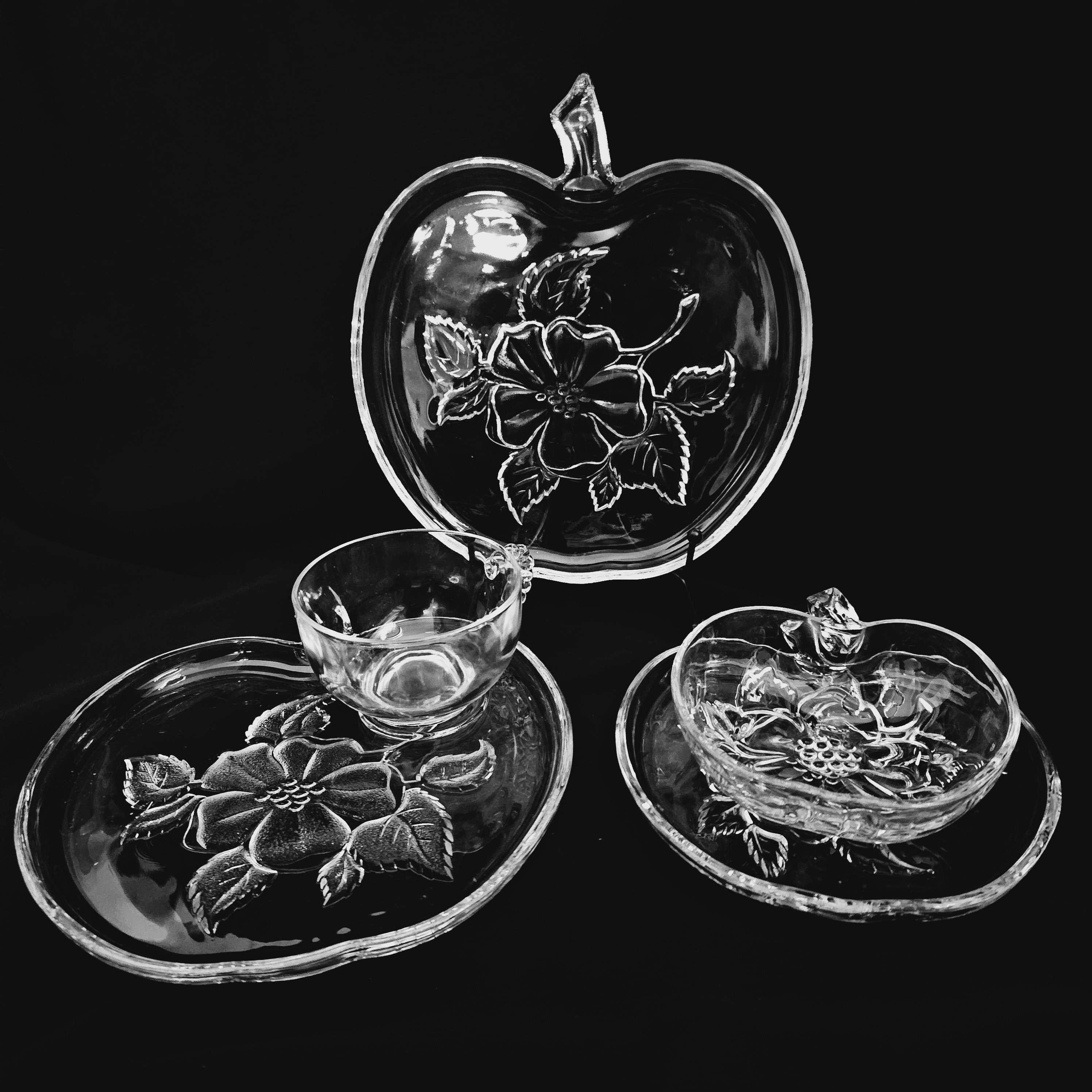 Mid Century Apple Blossom Crystal Clear Luncheon Sets from Hazel Atlas, Glass Apple Shaped Luncheon Pieces
