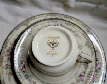 Noritake ボンチャイナ　9729 蓋付ボウル　 シェナンドー　薔薇　銀縁 Noritake ボンチャイナ 9729 蓋付ボウル シェナンドー 薔薇 銀縁