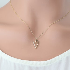 14K Bounded Gold Chain with Initial Letter V Pendent, Unisex Gift