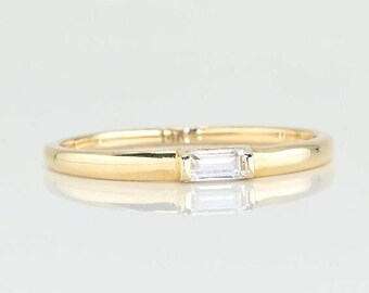 14k Solid Gold Zierliche Baguette Ring. Echtes Gold stapelbares Baguette Band, Premium Baguette Ring für Sie, handgemachter edler Schmuck von Selanica