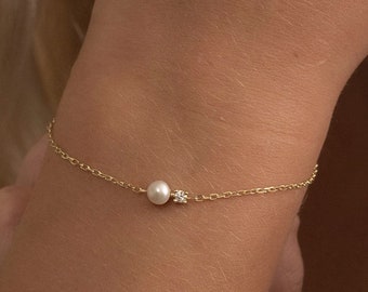 14k Solid Gold Natural Pearl Bracelet, Dainty Chain Bracelet, Real Gold Premium Bracelet For Her, Handmade Fine Jewelry by Selanica