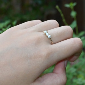 14k Solid Gold Natural Pearl Ring, Real Gold Three Pearl Ring, June Birth Stone, Handmade Premium Fine Jewelry For Her bild 3