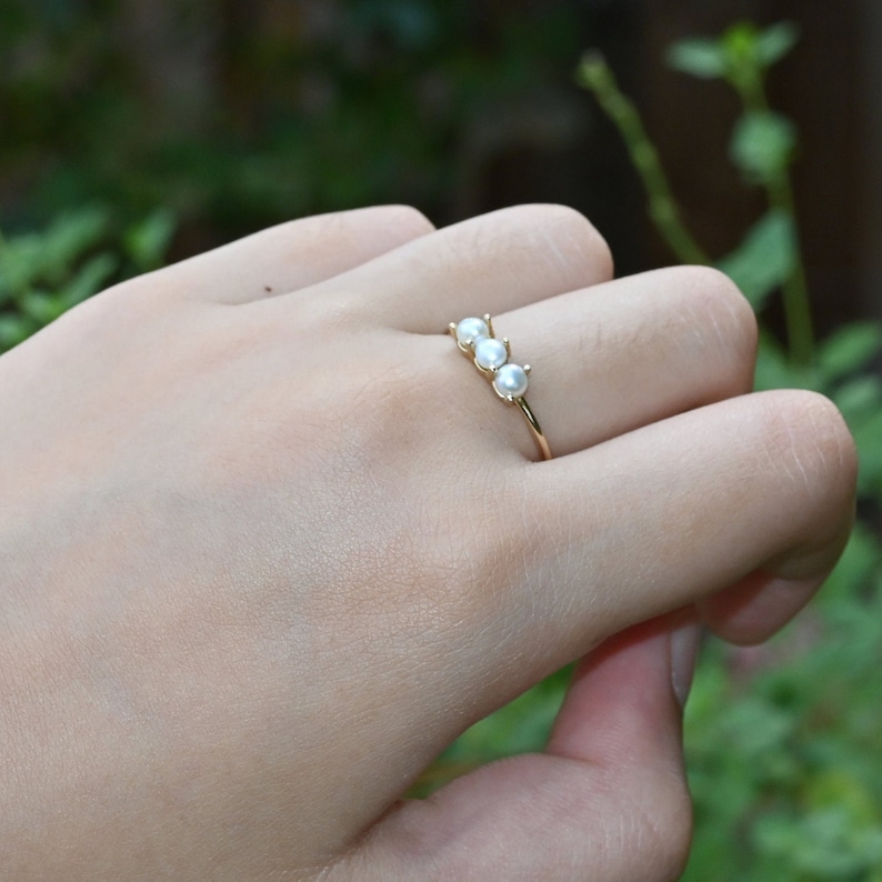 14k Solid Gold Natural Pearl Ring, Real Gold Three Pearl Ring, June Birth Stone, Handmade Premium Fine Jewelry For Her bild 3