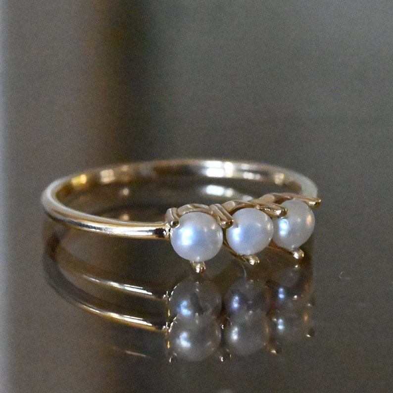 14k Solid Gold Natural Pearl Ring, Real Gold Three Pearl Ring, June Birth Stone, Handmade Premium Fine Jewelry For Her bild 7