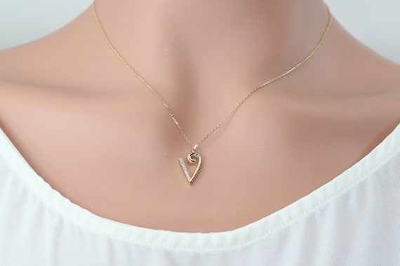 Letter V Pendant Necklace in Silver | Kendra Scott