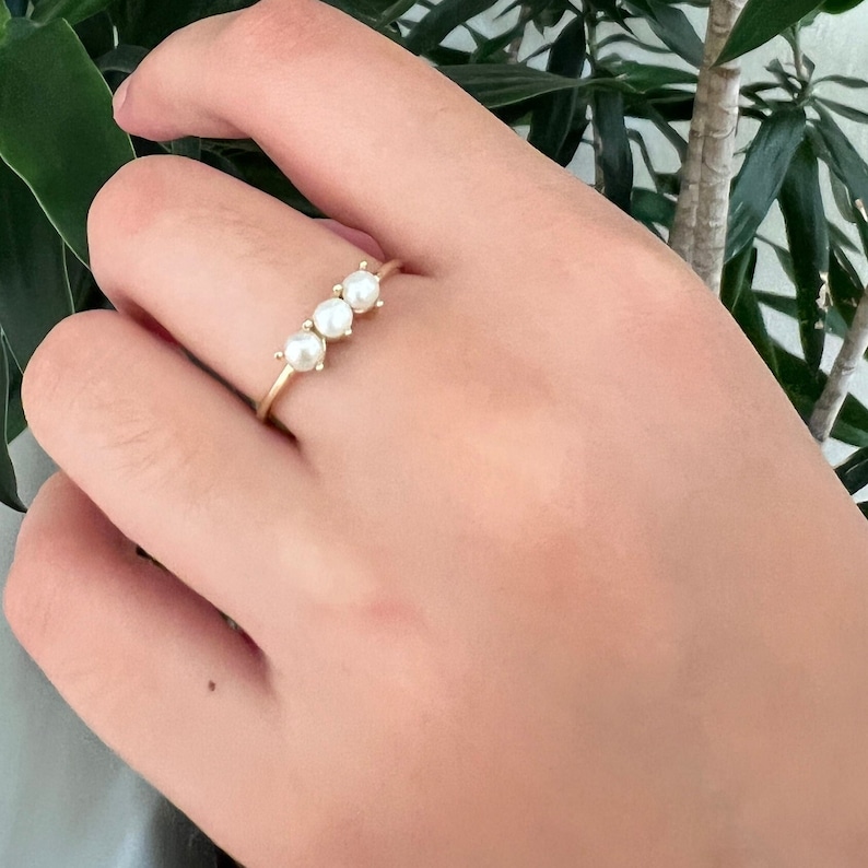 14k Solid Gold Natural Pearl Ring, Real Gold Three Pearl Ring, June Birth Stone, Handmade Premium Fine Jewelry For Her bild 1