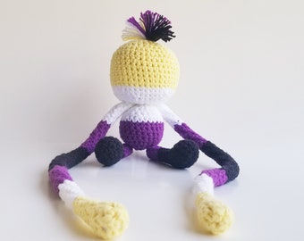 NO BINARIO "Pride Friend" - Muñeca con bandera de ganchillo LGBTQ