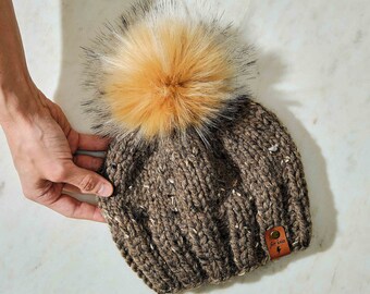 Hand Knit Striped Y2K Beanie Hat Red Tan Pom Pom Winter Warm  display picture 1