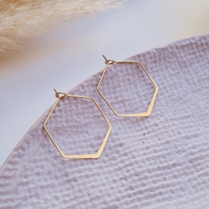 Hexagon hoop earrings gold colored / hammered brass / a pair of earrings / simple design / creative gift image 1