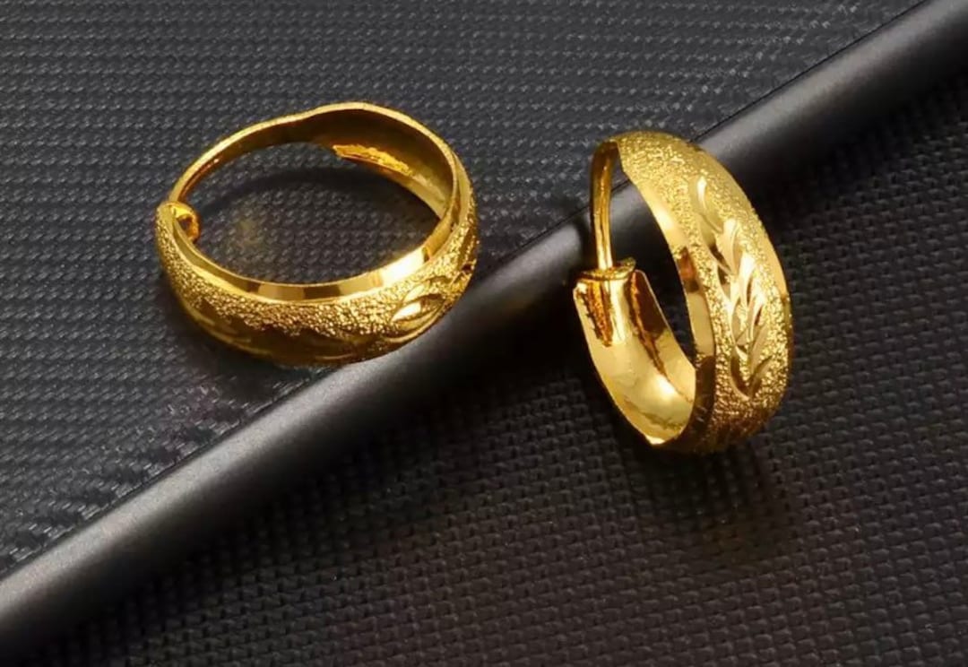 Men Earrings | Royal Dubai Jewellers