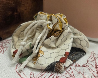 Chicken Themed Dice Bag, Dice Bag for Dungeons and Dragons, TTRPG Transportable Bag for Dice and Miniatures, DnD Gift, Cute Dice Bag
