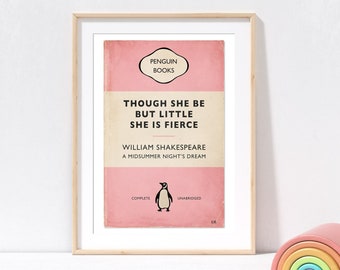 Hoewel She Be But Little She Is Fierce is poster | Citaat van William Shakespeare | Poster boekomslag pinguïn | Leeshoek | Kinderkamerdecoratie