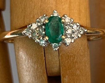 Lovely Vintage 9CT Yellow Gold with Natural Emerald & Diamond Cluster Ring Size S (9)