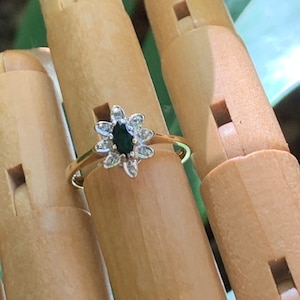 Fine 9CT Natural Blue Sapphire and Natural Diamond Daisy Ring in Low Profile Setting SZ O (7 1/4) Contemporary Minimalistic Style ExCnd