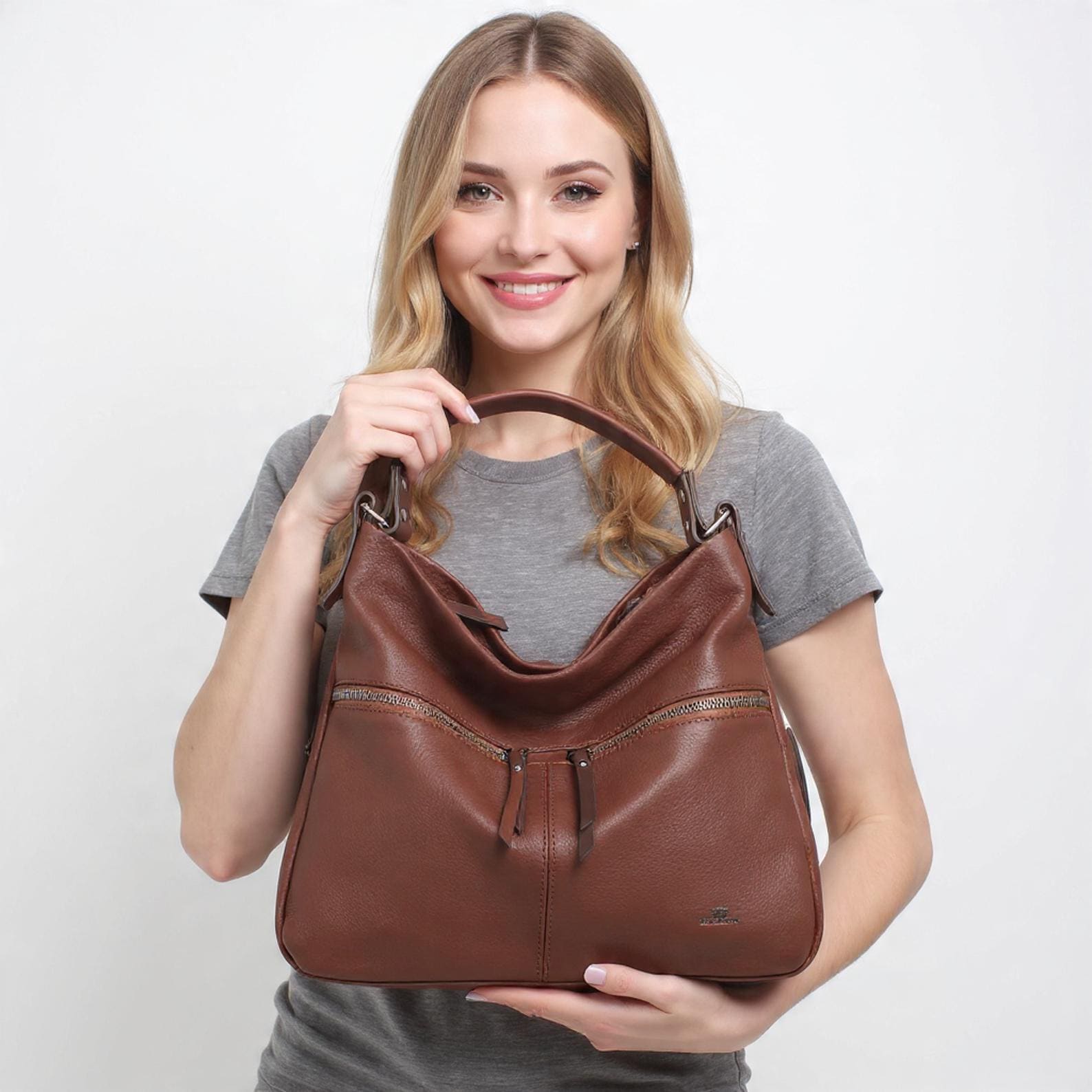 Daniela Moda red leather boho vera pelle hobo bag Daniela Moda Leather / Wood Handle Bag — MY Thrift Fix main image 3