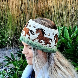 Journey HEADBAND, horses galloping, knitting pattern, earwarmer, animal, mustang, stranded colorwork, fair isle, women's, horse lovers