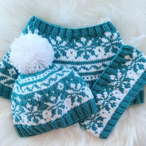 Elsa 3-pack mönsterspecial, vuxen, snöflinga, mössa, halsvärmare, pannband, nybörjare, Fair Isle, stickad i rundel, vinter, matchande set