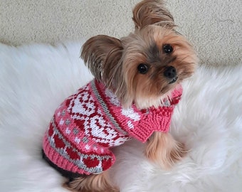 Love Is In The Air, breipatroon, hondentrui, xxs, xs, klein, hartjes, Valentijnsdag, jas, jas, trui, yorkie, fair isle