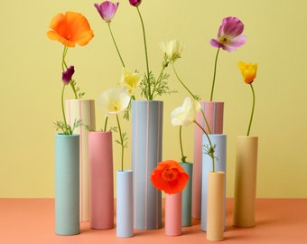 Bunt gestreifte Vase