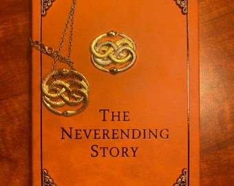 The Neverending Story, Replica Leatherbound Copy with Atreyu’s Pendant, movie props, gift sets, book gifts, neverending story decor