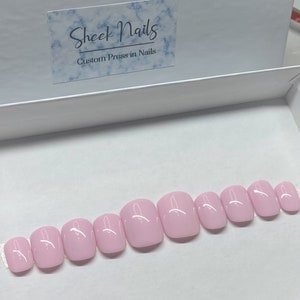 Set de uñas reutilizables pintadas a mano con acabado sólido: uñas clásicas de color sólido, gel de calidad profesional, adhesivas o con pegamento.