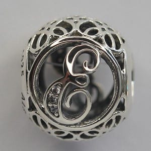 Nuevo dije de letra inicial E auténtico en plata esterlina Pandora