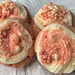 XL Aardbeienroomkaas crunch cookies. | Huisgemaakt koekjespakket | Voor zomer, lente, Onafhankelijkheidsdag, feesten en partijen