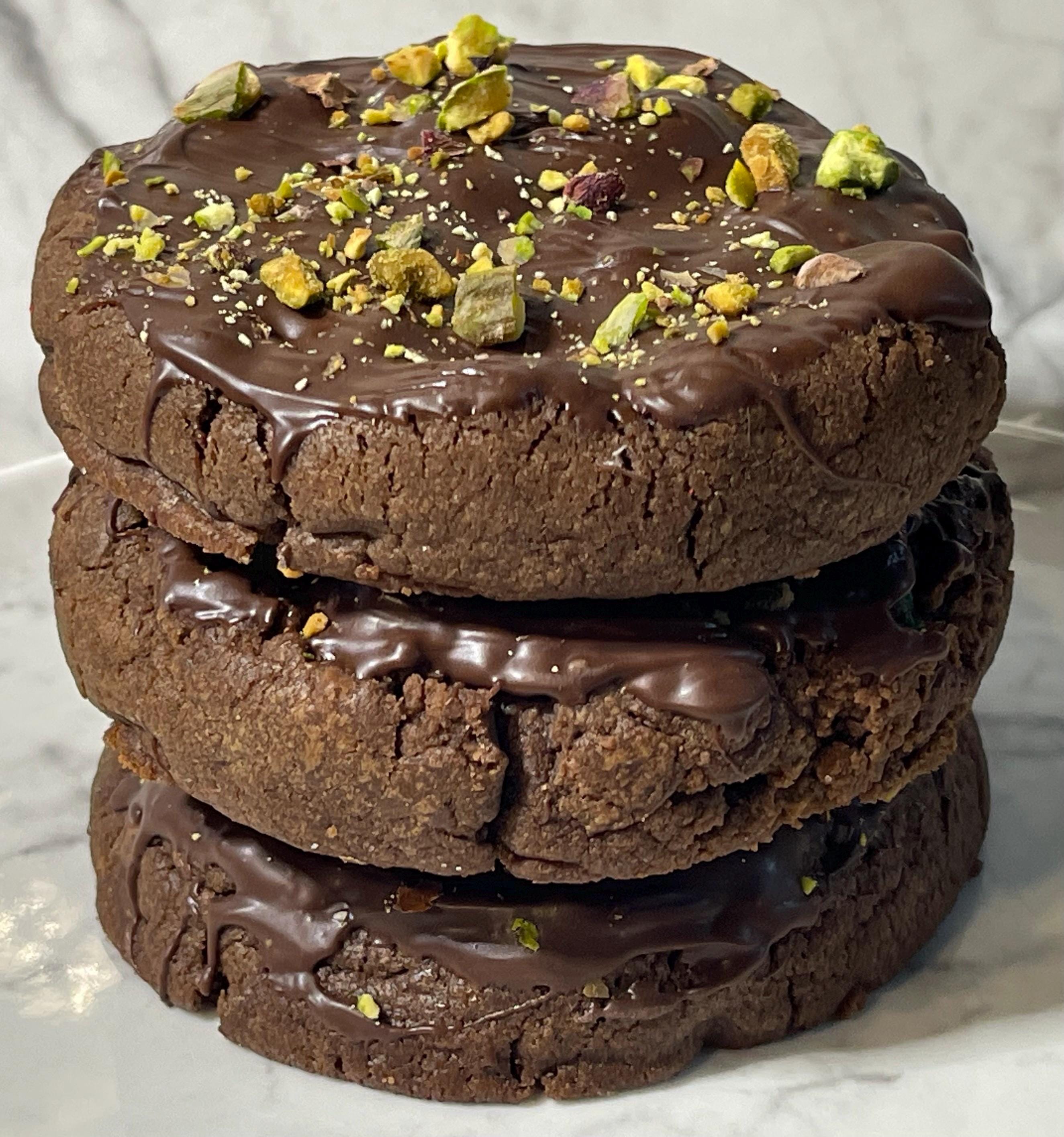 Dubai Chocolate Pistachio Kataifi gevulde koekjes – Virale Dubai-chocolade met knafeh en pistacheroom. Pakket zelfgemaakte koekjes
