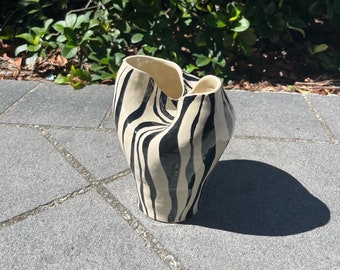 Lined Vase 2 - Ceramic Vase, Ceramic object, Ceramic decoration | Handmade ceramics