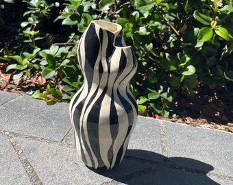 Lined Vase 3 - Ceramic Vase, Ceramic object, Ceramic decoration | Handmade ceramics