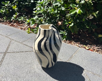 Lined Vase 1 - Ceramic Vase, Ceramic object, Ceramic decoration | Handmade ceramics