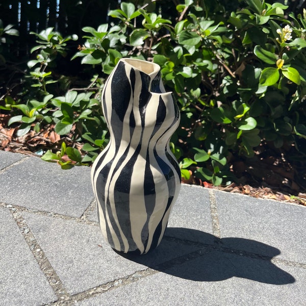 Lined Vase 3 - Ceramic Vase, Ceramic object, Ceramic decoration | Handmade ceramics