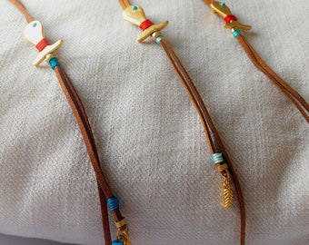 Collar largo con borlas de piel de ante: colgante de pez dorado, joyería bohemia