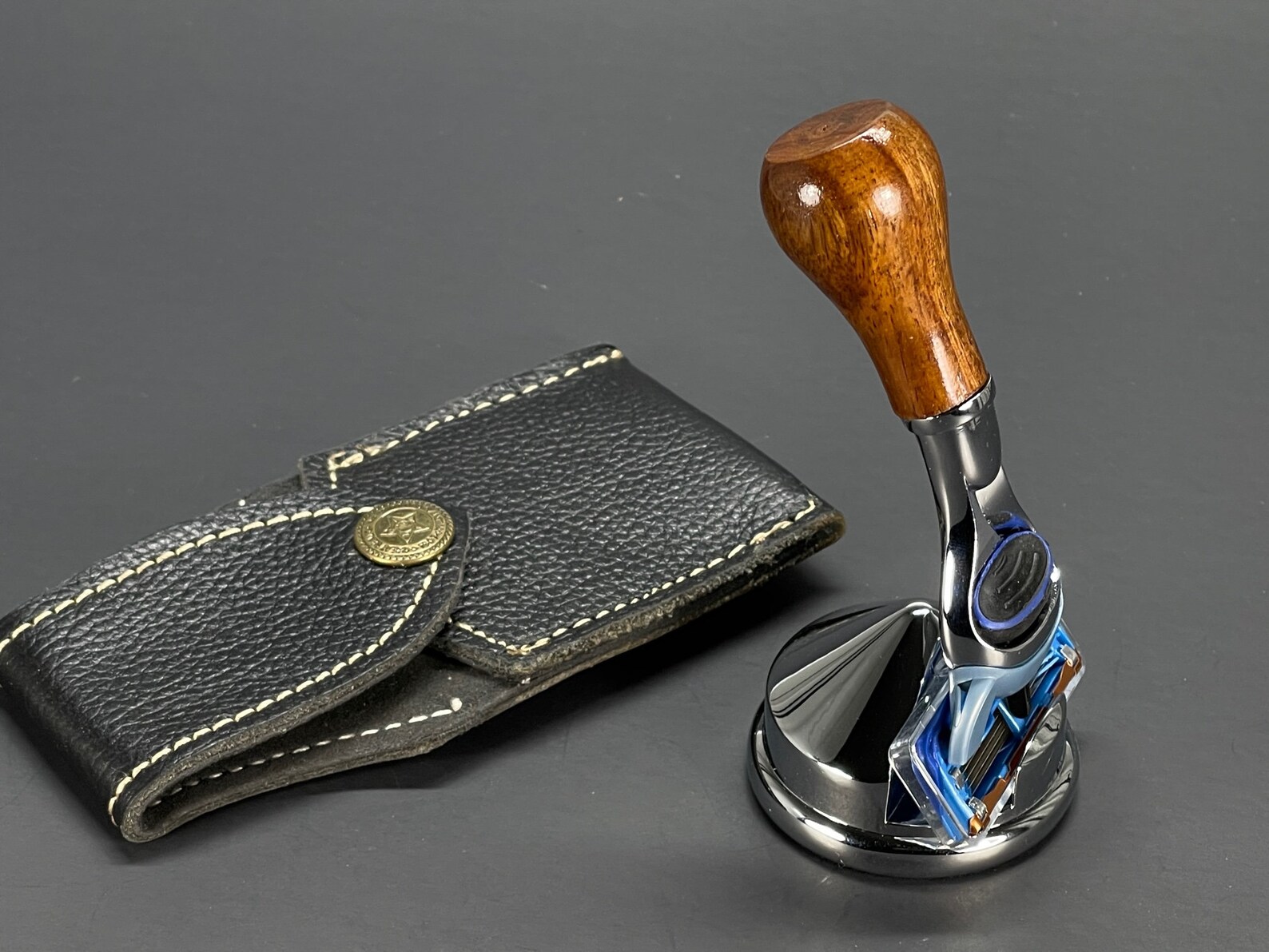 Mini Travel Razor Handcrafted wood handle Razor 5 edge Blades Fusion Razor with genuine leather pouch & metal base storage Stand Gift Man