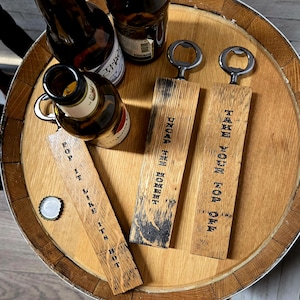 Abridor de botellas de madera de bourbon, grabado a láser, de acero inoxidable