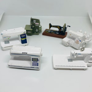 Dollhouse Miniature Collectable Toy Kenelephant Mechanical Sewing Machine (Green, White, Singer) with minor scratches/dirt sylvania