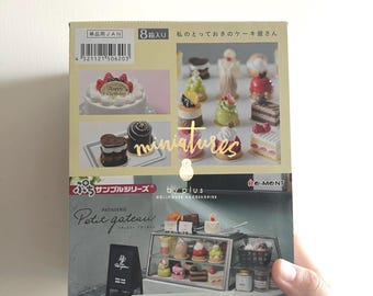 Dollhouse Miniatures Re-ment 2020 PATISSERIE Petit gateau Bakery Shop, Cake Shop, Cafe, Coffee Shop, Coffee, Display Cabinet, Cake Menu 13+