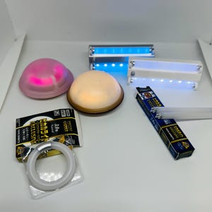 ドールハウスミニチュア磁気ワイヤレス天井ライト、丸型タッチライト、天井ストリップランプ、緊急ライト（黄色/白/ピンク色）セット2