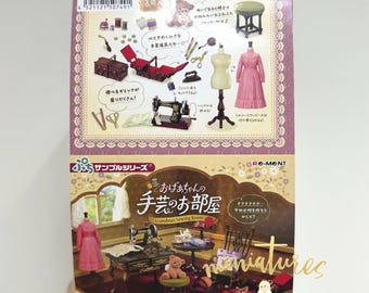 Dollhouse Miniatures Re-ment 2024 grandma’s sewing room vintage needles sewing machine ruler scissors rocking chair teddy bear models 13+