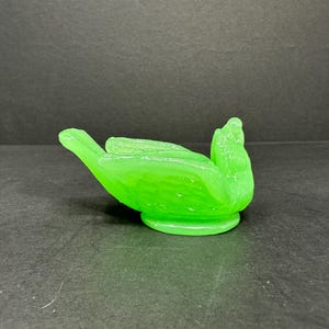 Vintage Degenhart Jadeite Green Glass Bird Salt Cellar – Collectible Jade Green Bird Figurine, Unique Glass Salt Holder, 3” x 1.5” Decor