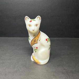 Fenton Stylized Cat 5065-JX – Opal Satin Glass – Hand-Painted Berries – Signed by M. Raddish – 5” Tall – Vintage Collectible Figurine