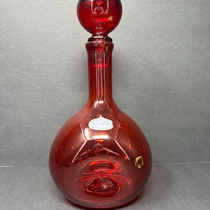 Rare Vintage Hand-Blown Ruby Pinch Decanter by Rainbow Glass with Ball Stopper – 11.5-Inch Mid-Century Modern Art Glass Treasure