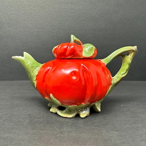 Antique Royal Bayreuth Tomato Porcelain Teapot with Leaf Handle and Lid - Rare 7.5-Inch Bavarian Tea Kettle, Hand-Painted Farmhouse Decor