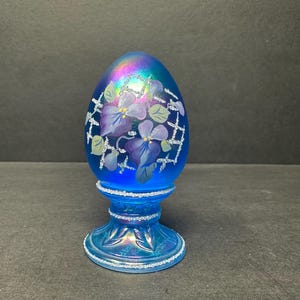 Fenton Iridescent Celeste Blue Glass Egg on Pedestal – Limited Edition #1972 of 2000 – Hand Painted by Diane Gessel – Signed – Floral Design
