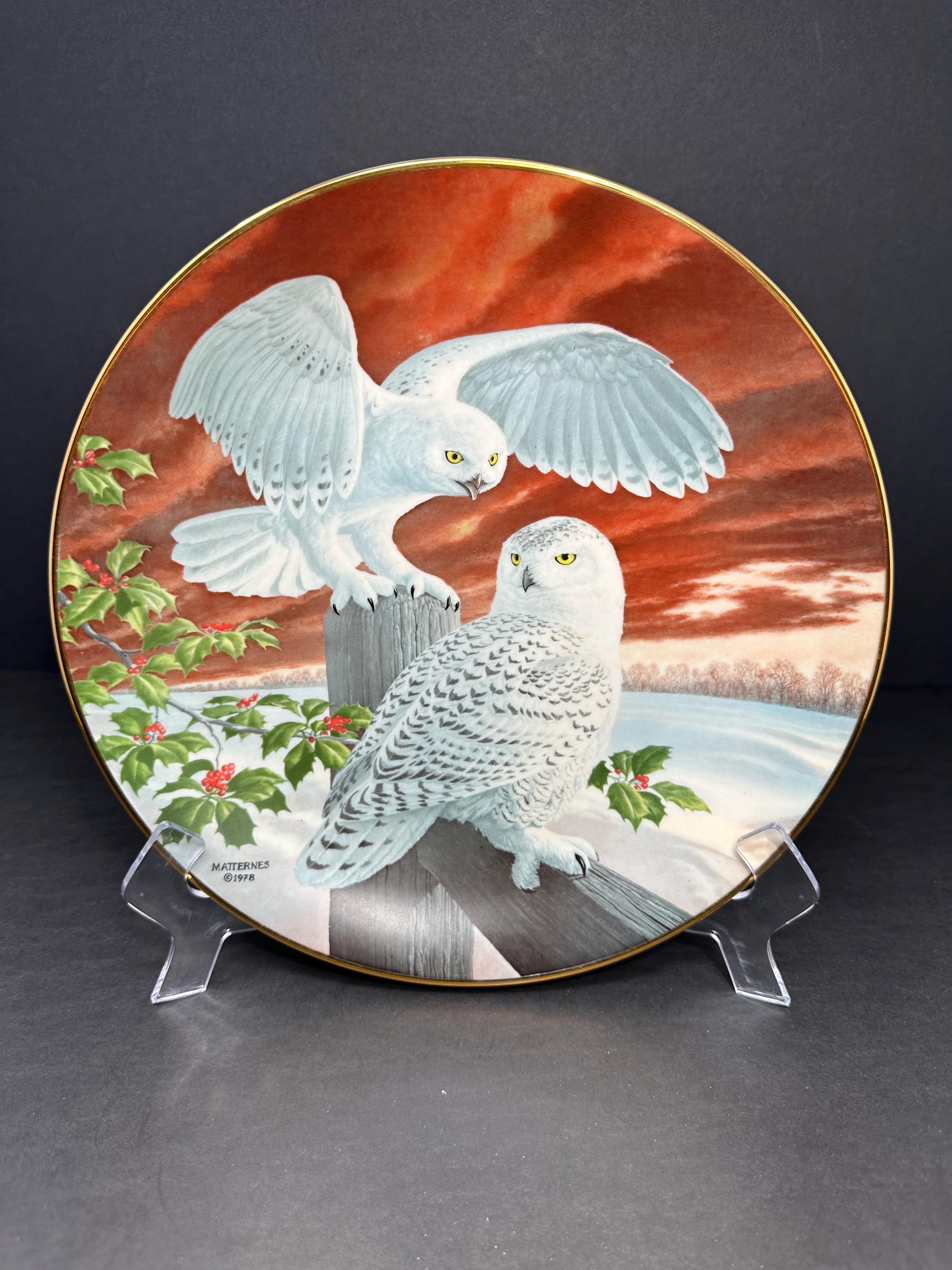 Snowy Owls Limited Edition Collector Plate by Matternes 1978 – Winter Scene with Holly, Gold T