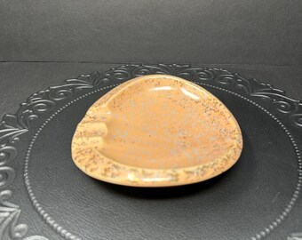 ヴィンテージ ショーニー陶器 No. 219 斑点灰皿 – ミッドセンチュリー