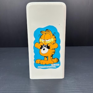 Vintage 1978 Garfield Dixie Cup Dispenser – Retro 7” Tall Jim Davis Comic Character – Rare Kitchen & Bathroom Collectible